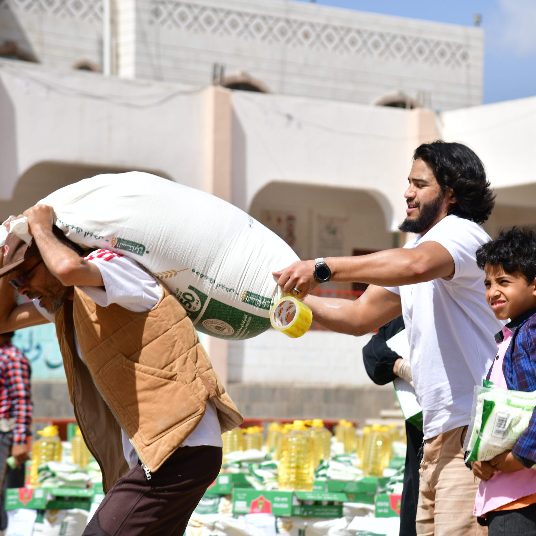 Sanaa 380 food packs (170)