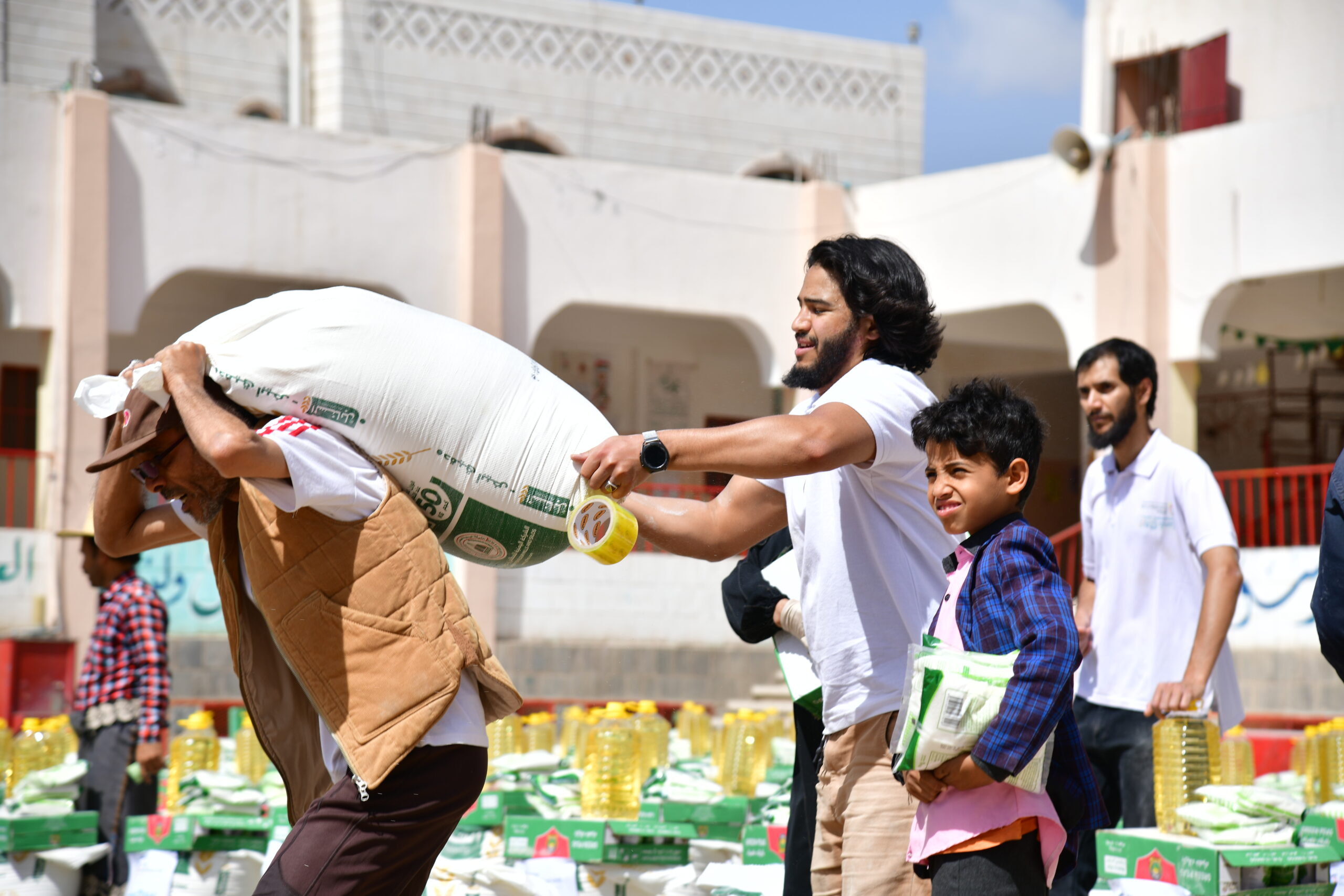 Sanaa 380 food packs (170)