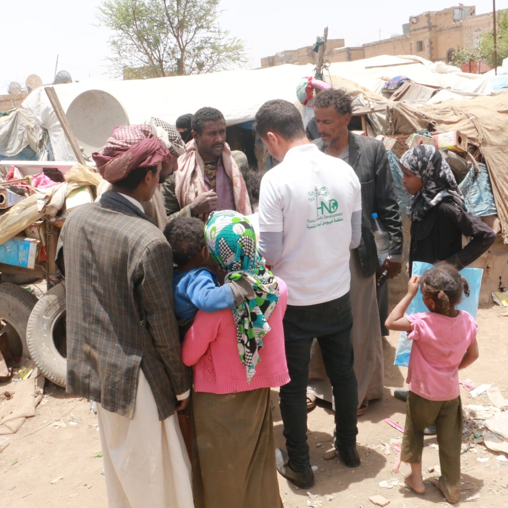 LandsAid_HND_Jemen_Menschen Behelfsunterkünfte